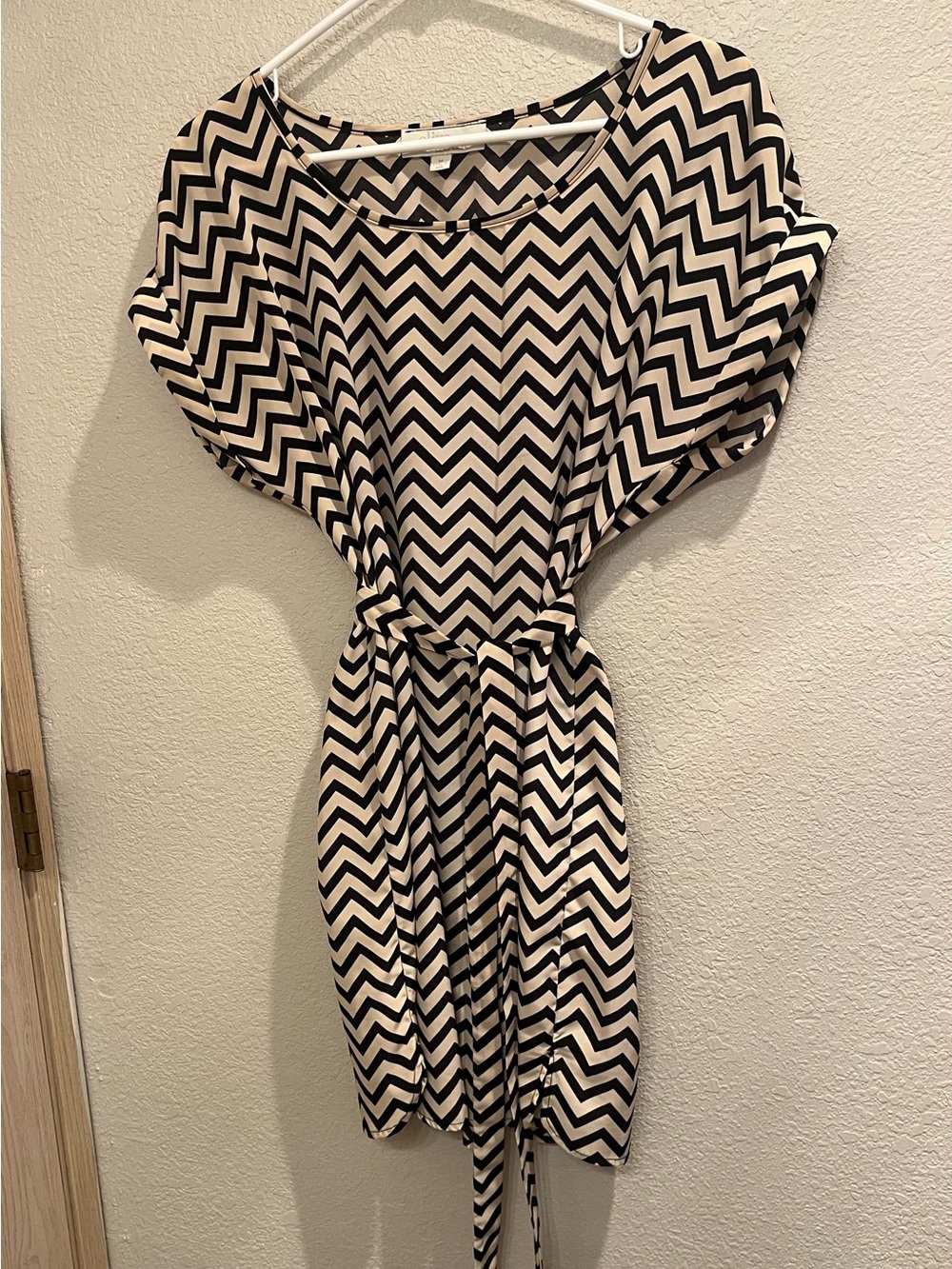 Olive & Oak Black and Cream Chevron Shift Dress